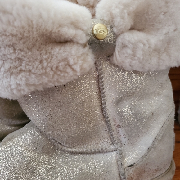 Ugg Girls Light Gold Leather Sherpa Boots - Little Girls Size 3 - Picture 4 of 8